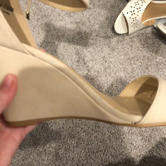 Nude Chinese Laundry wedges 7.5 size - Picture 4 of 4